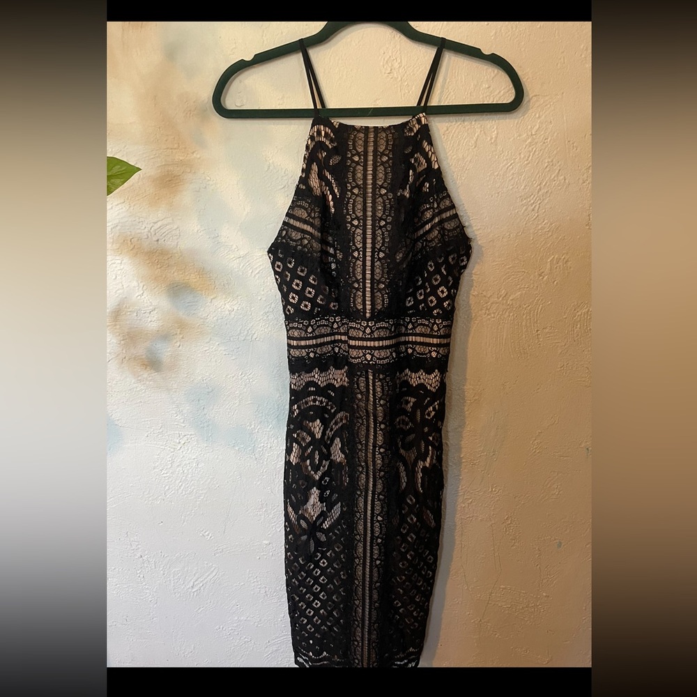 LULU’S Elegant Black Lace Dress